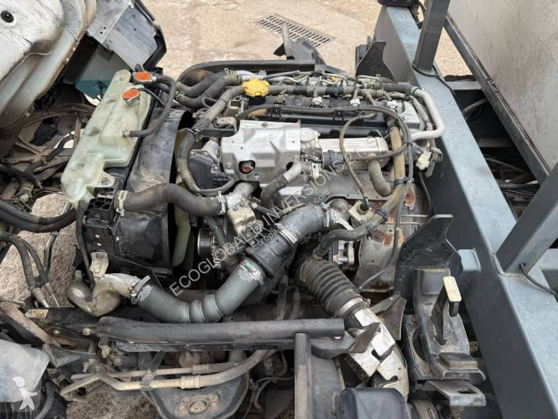 Camion Nissan NT400