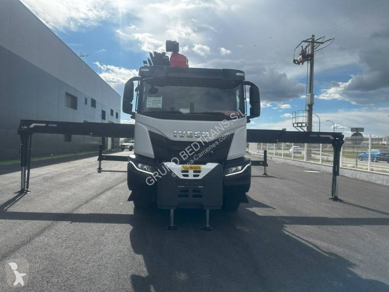 Camion Iveco Grúa