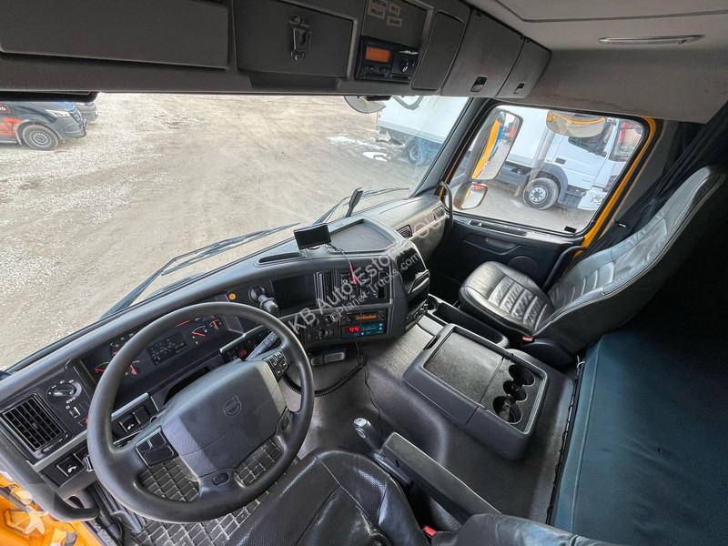 Kamion Volvo FM 330 6x2 BOX L=5125 mm