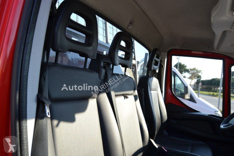 Véhicule utilitaire Iveco 35C13 2.3