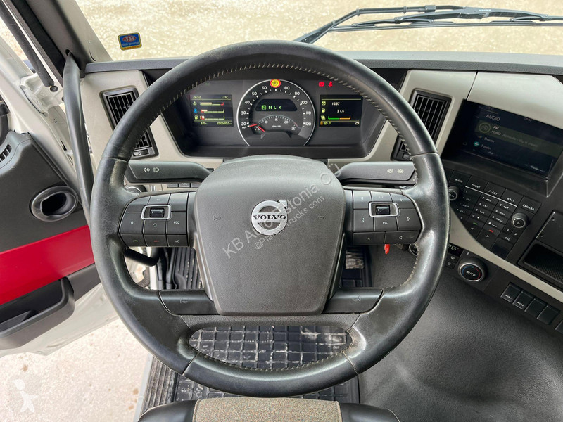 Kamion Volvo FM  8x2*6 HIAB 302E-6 / PLATFORM...
