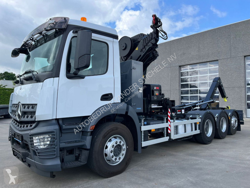 Vrachtwagen Mercedes 3240