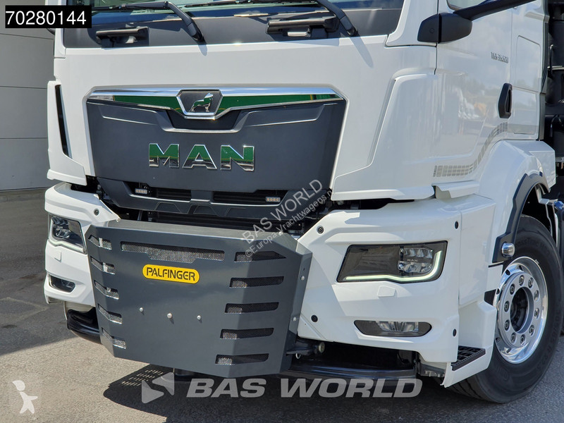 Camion MAN 35.520 8X4 Palfinger PK135.002 TEC 7...