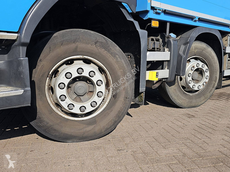 Kamion Volvo 11330 8X2 BÄR 2000KG LIFT