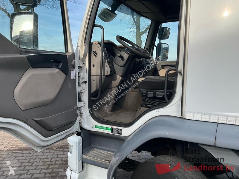 Camion DAF 250 FA 4x2 Euro 6 truck with tail lift