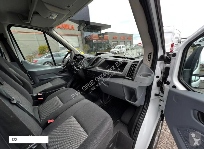 Véhicule utilitaire Ford Doka 7-seaters + Box...