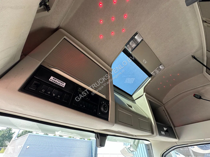 Kamion Volvo 16750 6x4 Globe XL Chassis...