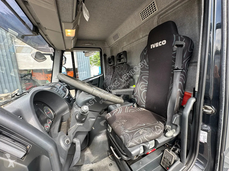Kamion Iveco EuroCargo 180 Closed Box Saxas 12T...