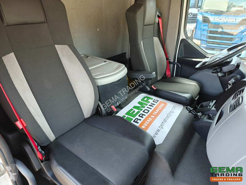 Kamion Renault D240 4x2 Half Sleeper Cab Euro6E...