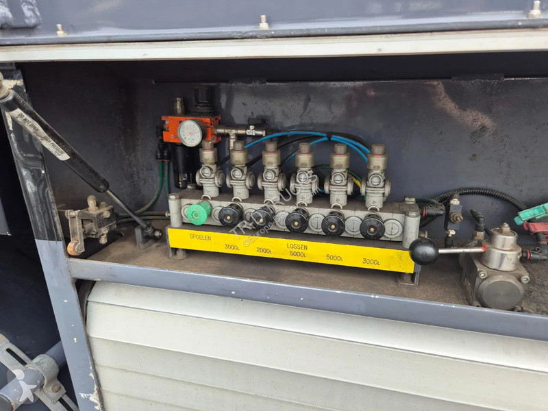 Camion Volvo 400 18000L FUEL/CARBURANT - 5 COMP...