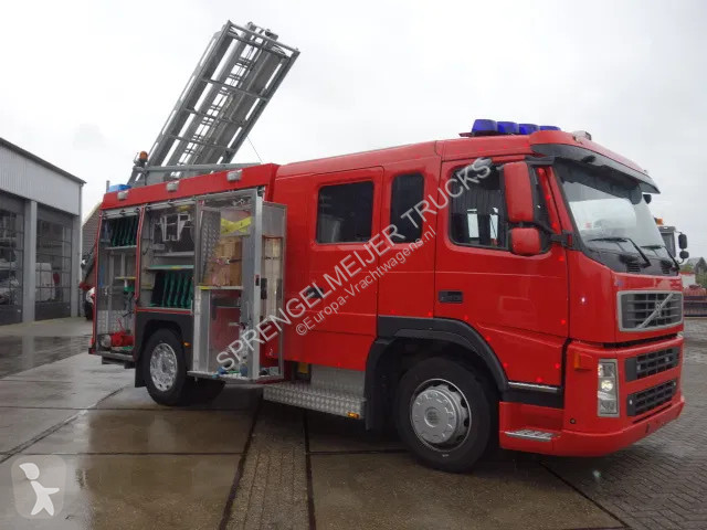 Camion Volvo 330 pk 2000 LITER WATER TANK...