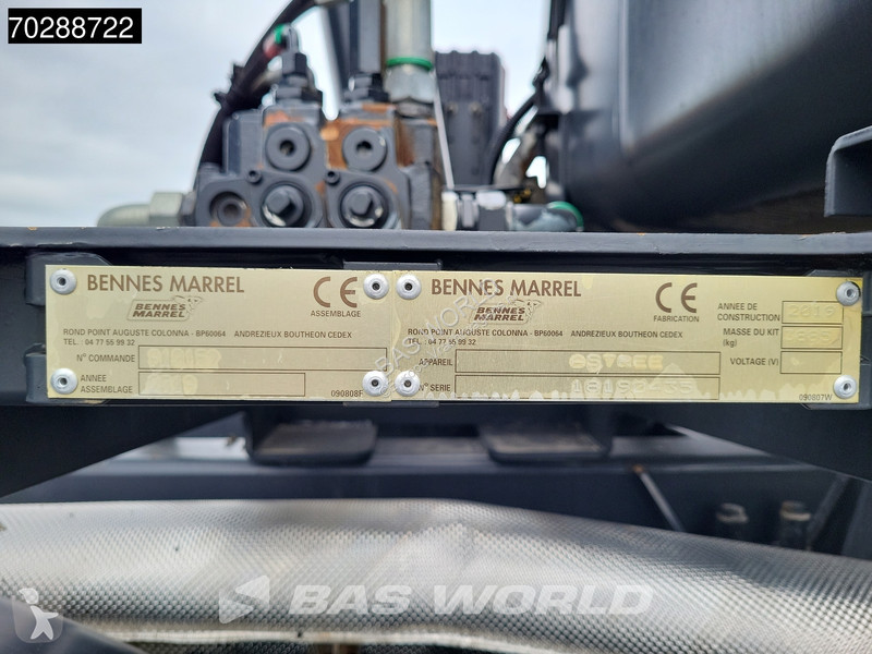 Kamion Mercedes 3243 8X4 19m3 Benne Tipper...
