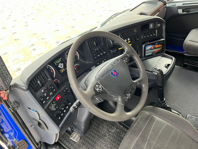 Kamion Scania R 560 8x4*4 BOX =6180 mm