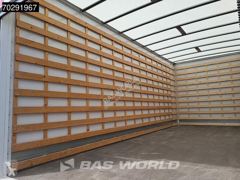 Kamion Mercedes 1221 4X2 1500kg Ladebordwand...