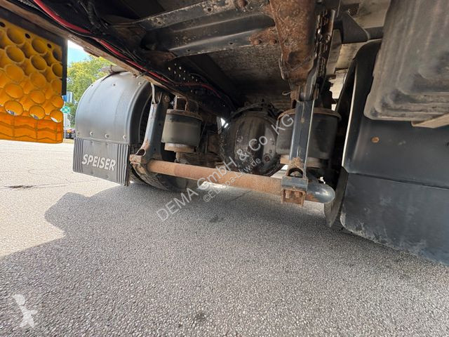 Kamion Iveco...