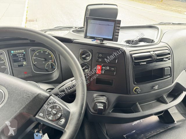 Camion Mercedes 824L Koffer 7,1m LBW Klima...