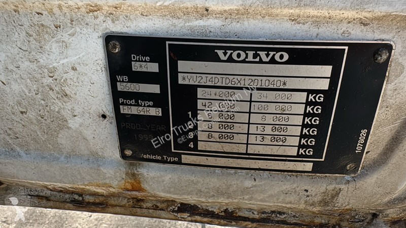 Camion Volvo - 320 (POMPE MANUELLE / BIG HUB /...