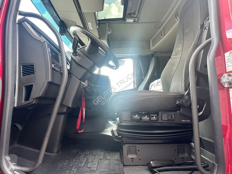 Lastbil Volvo 500 8X2F R BAKWAGEN MET FASSI...