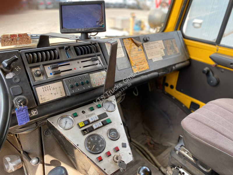 آلة لصيانة الطرق Unimog 427/21 Schienenreiniger
