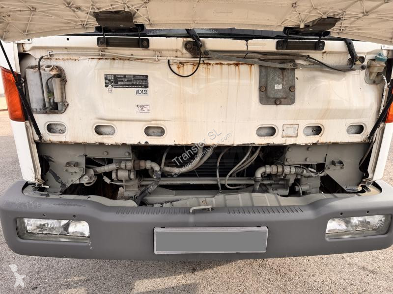 شاحنة Nissan 165