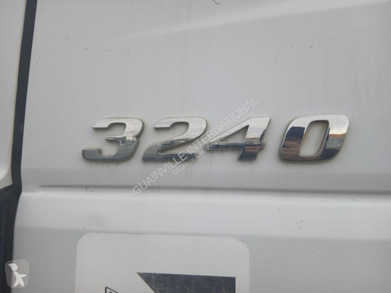 شاحنة Mercedes 3240