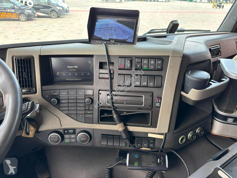 شاحنة Volvo 500 8x4*4 HIAB 144E-5 / BOX L=5992 mm