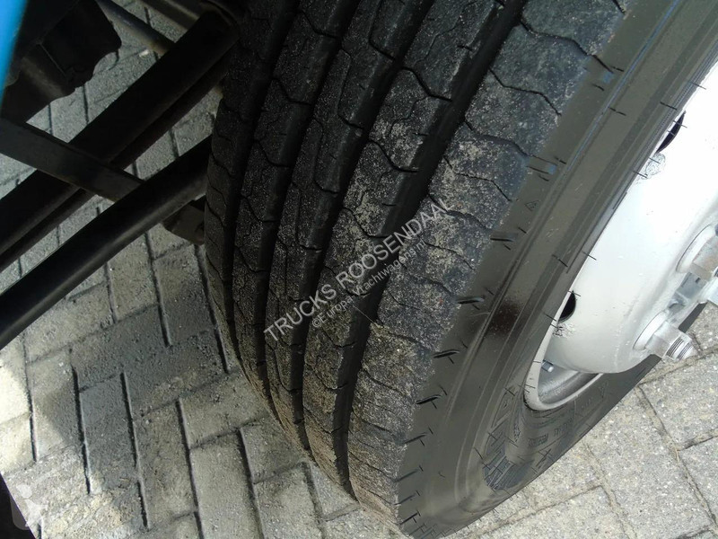 شاحنة Mercedes 1218 + euro 5 + lift