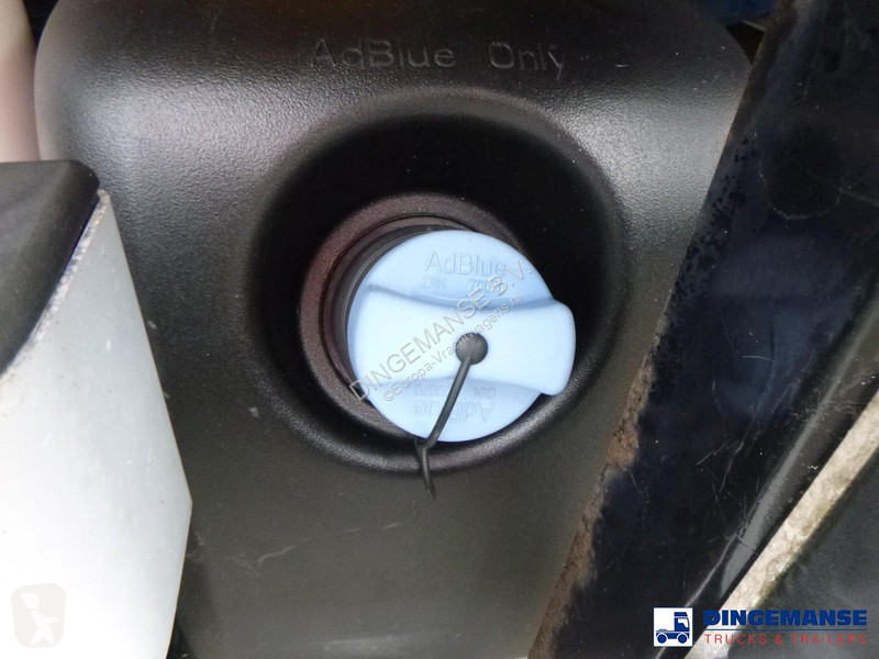 Camión DAF 220 4x2 RHD Whale vacuum tank