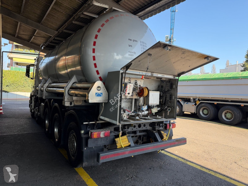 Camion Mercedes arocs 4446