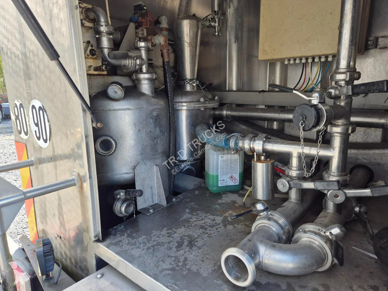 شاحنة Renault 420 - 11000L INSULATED INOX TANK...