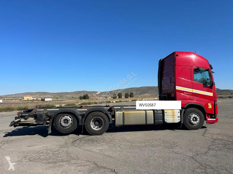 شاحنة Volvo 500 6X2 Elevador 2000kgs
