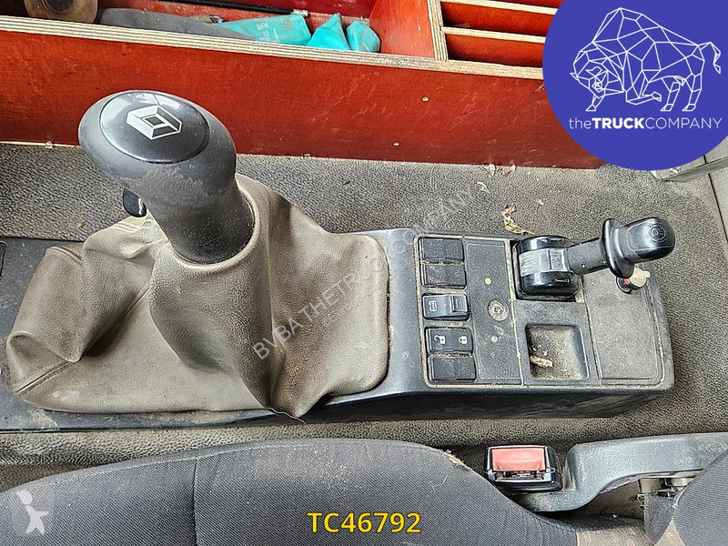 شاحنة Renault 320