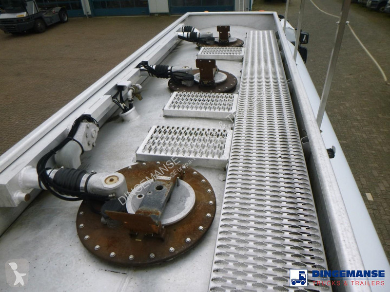 شاحنة Renault 260 4x2 fuel tank 13.7 m3 / 3 comp