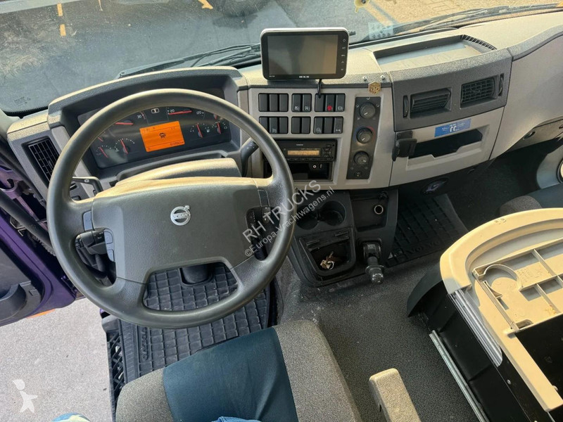 شاحنة Volvo 250 4X2 EURO 6 BOX DHOLLANDIA 1500 KG
