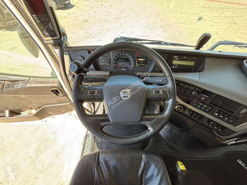 شاحنة Volvo 750 8x4*4 BOX L=6080 mm
