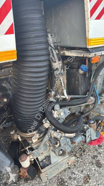آلة لصيانة الطرق Iveco