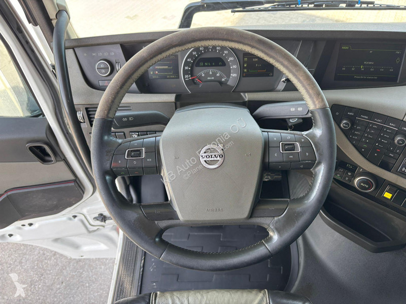 شاحنة Volvo 540 8x4 RETARDER / TANDEM AXLE LIFT...