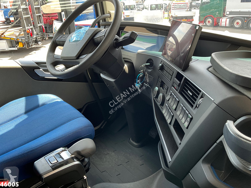 شاحنة Volvo 500 Euro 6 8x2 HMF 95 Tonmeter...