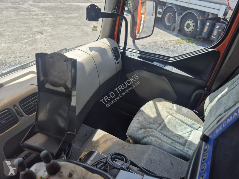 شاحنة Renault 440 PATA - SECMAIR CHIPSEALER 440...