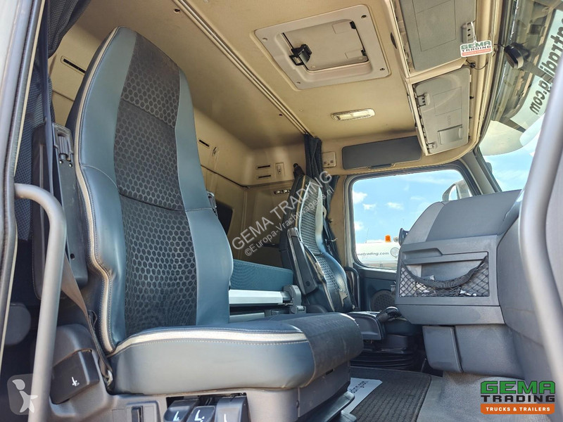 شاحنة Volvo 500 8x4/4 Sleeper Cab Euro5 - Hiab...