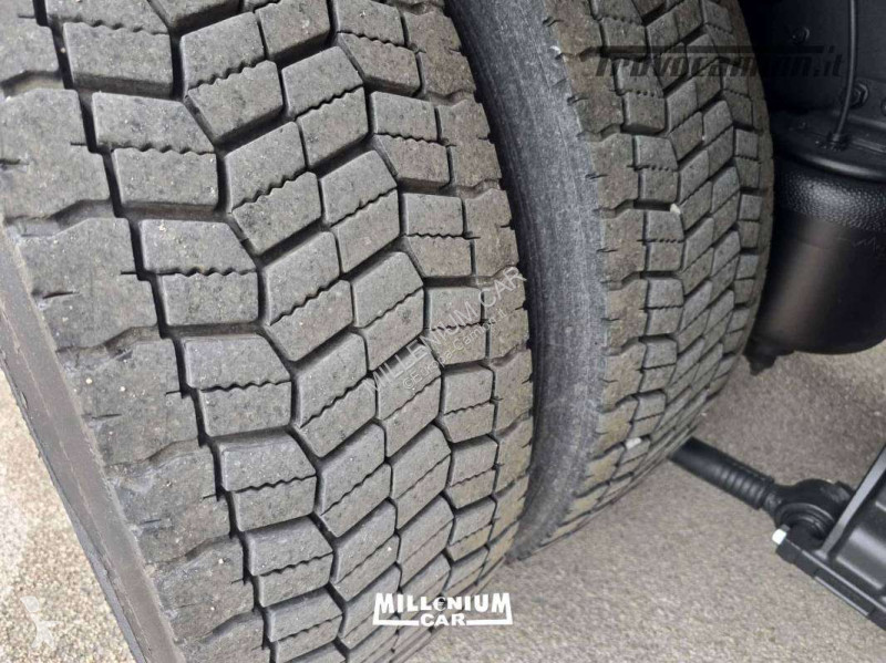 شاحنة Iveco SWAY 480 (12/2021) 7,40 A/BASSA...
