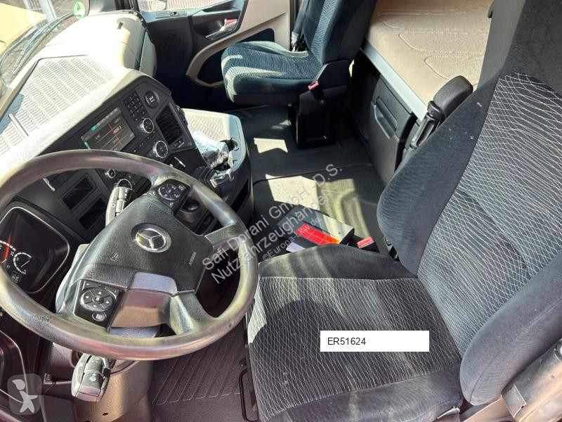 شاحنة Mercedes 2545