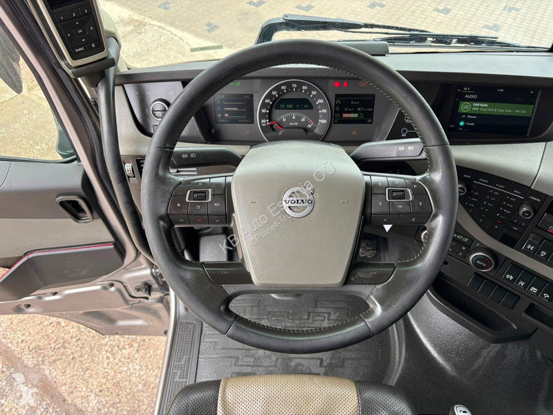 شاحنة Volvo 540 6x4 TANDEM AXLE LIFT / BOX...