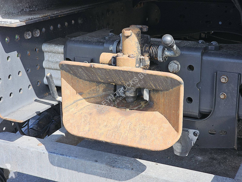شاحنة Volvo 280.18 2T LIFT BOX 5.52 M
