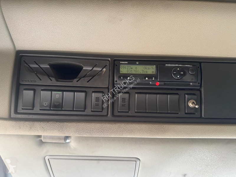 شاحنة Volvo 460 8X2 EURO 6 + 24.000 LITERS TANK...