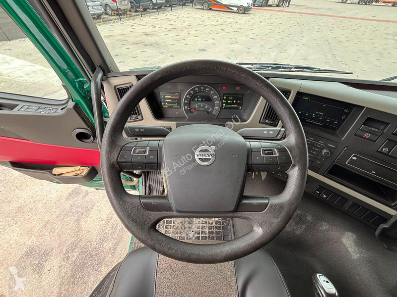 شاحنة Volvo 450 8x4*4 HIAB 192E-5 / BOX L=6157 mm