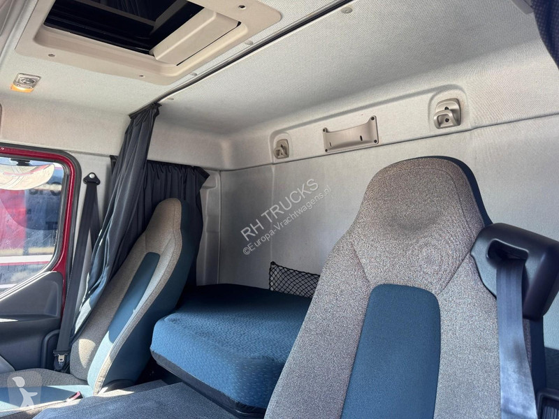 شاحنة Volvo 280 4X2 EURO 6 + DHOLLANDIA LIFT...