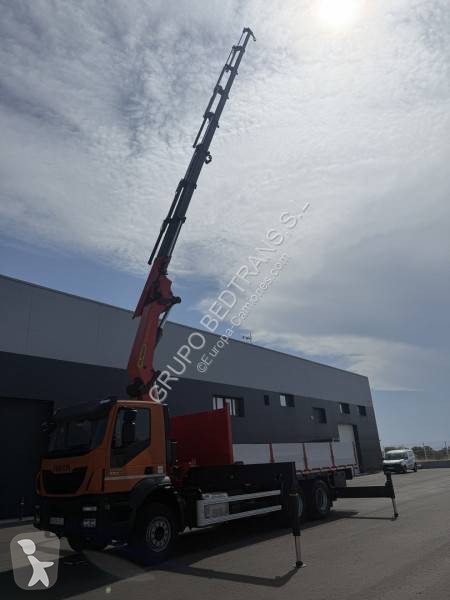 شاحنة Iveco Con pluma