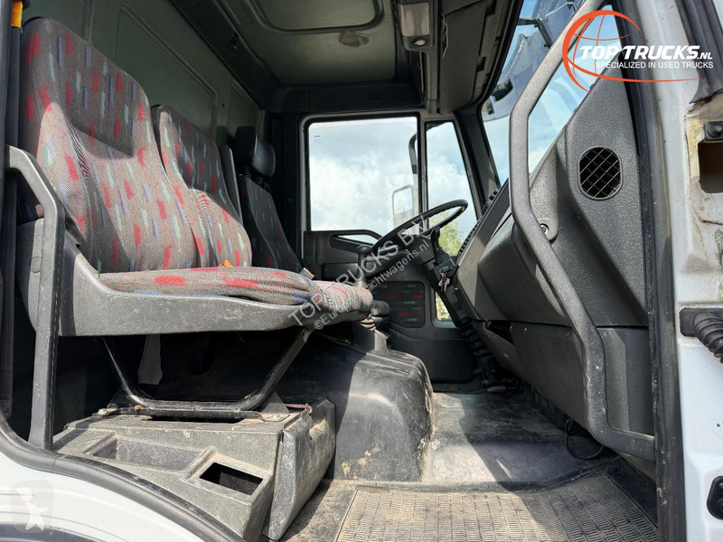 Camion Iveco 180 E28 Box truck - Tail lift - D...