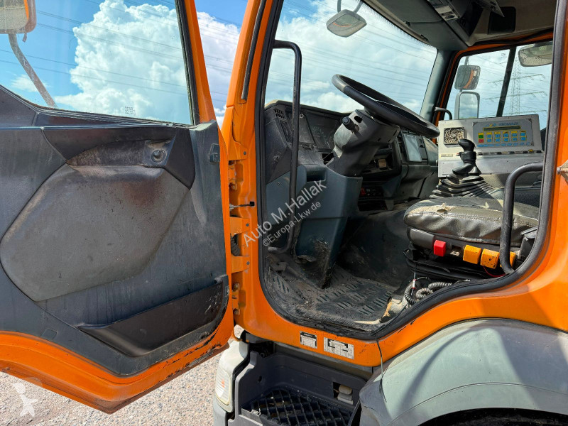 Vrachtwagen Renault 300 6x2 Bitumen / Asfalt Kran